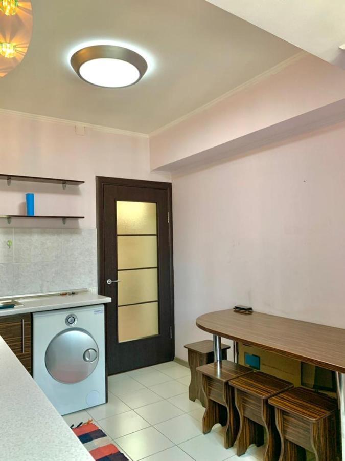 Apartment In Street Kievskaya 49 Biskek Kültér fotó
